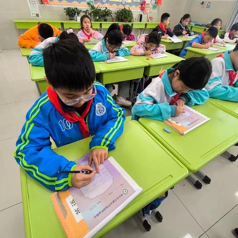 “笔” 下生花，“英” 你精彩——立新小学东海路校区英语书写展示活动