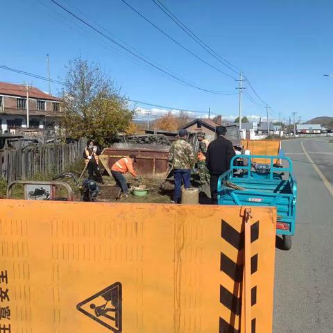 国庆我在岗｜根河大林公司金河分公司保洁队：砌筑渗水井守护居民生活环境