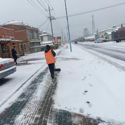 雪天里的守护者——金河环卫队的敬业身影