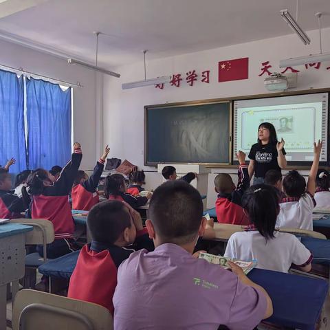 汇报展风采，教研共成长——红旗街中心小学校举行外出培训教师汇报课活动