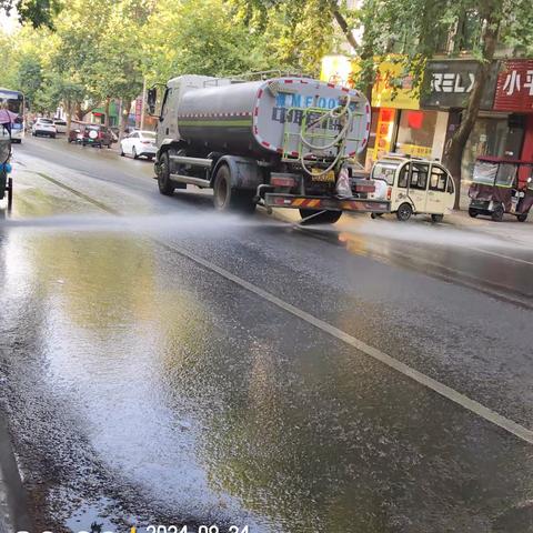 净化环境，“洗”迎国庆 ——万民洁环卫开展国庆节前大清洗行动