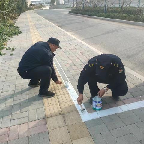 陡沟街道施划停车标志线，让共享单车归位