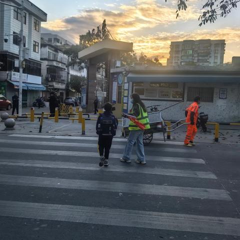 家校携手，为爱“站岗” ——致最美家长护畅队