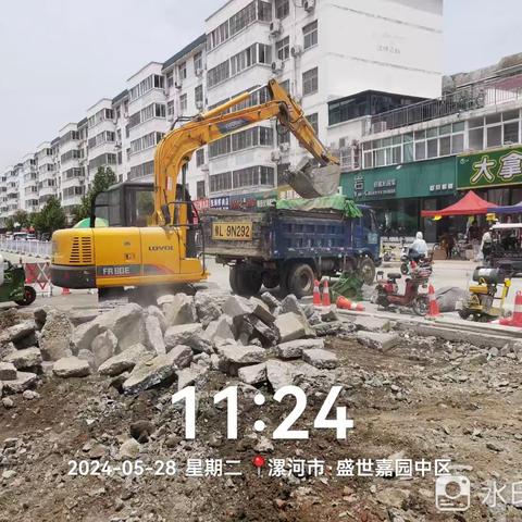 区公路事业发展中心对五一路农贸市场路面进行提升改造