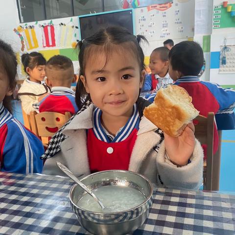 镇康县康达幼儿园中一班_____ 美食篇