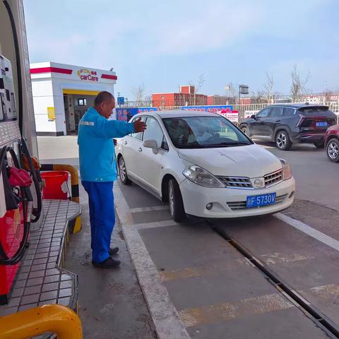 伊犁销售公司特昭片区党支部开展“服务三声 一机四车”岗位练兵暨主题党日活动