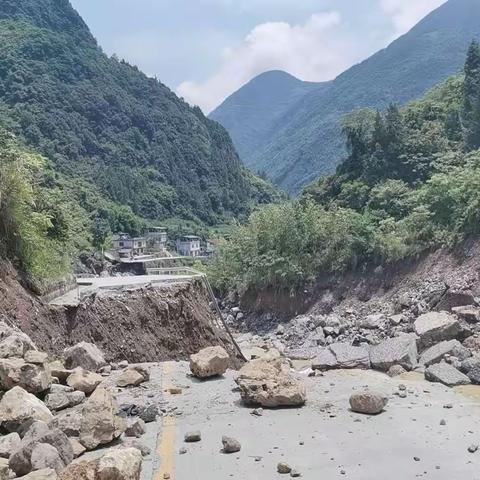 灾后重建爱心募捐倡议书