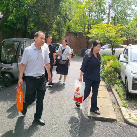 【七一系列活动】 西关街道许烟社区开展“七一”老党员走访慰问活动