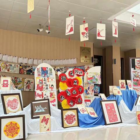 翰墨绘新年，妙笔展风采 ——永城四中开展迎元旦书画展活动