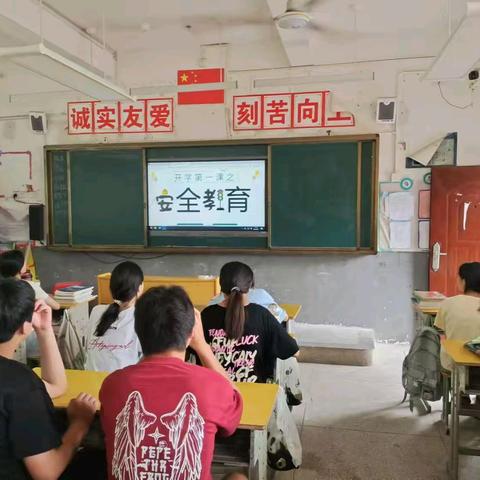 抓安全一丝不苟，保平安一点不差———广信区应家中学开展开学安全周系列活动