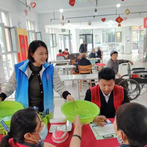 口腔健康进社区，微笑服务暖人心