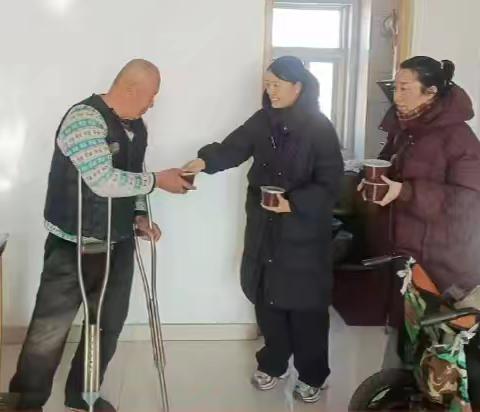 一碗腊八粥，网格员敲开冬日暖心门