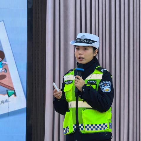 开发区大队走进濮阳市市直幼儿园开展交通安全宣传活动