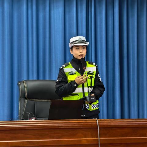 开发区大队走进濮阳龙丰纸业有限公司开展交通安全宣传活动