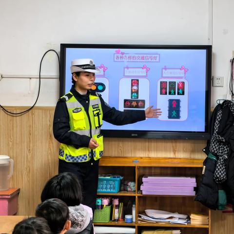 开发区大队走进濮阳市开新幼儿园开展交通安全宣传活动