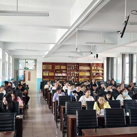 【党建引领聚合力·书香致远共成长】以书求进 以书求真 以书求和——突泉县六户中学青年教师读书分享交流会