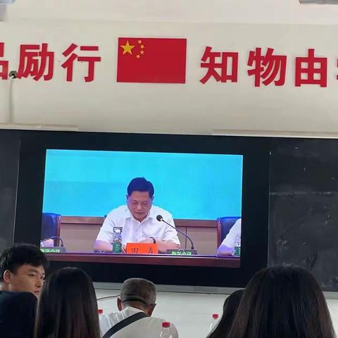 关注教师职业成长，办人民满意的教育