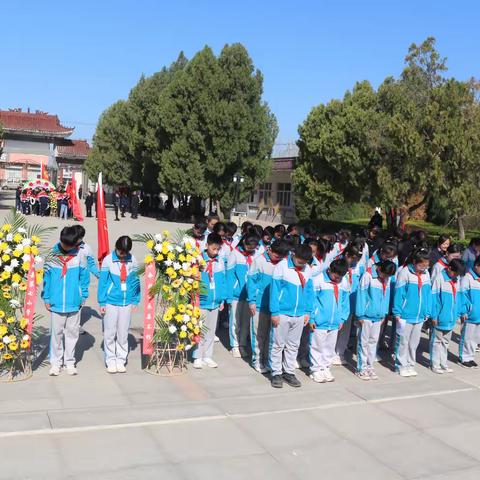 【研学】行走中的思政课系列活动------（一）“缅怀革命先烈 弘扬爱国主义”第七小学开展清明节“四二九”烈士陵园祭扫活动