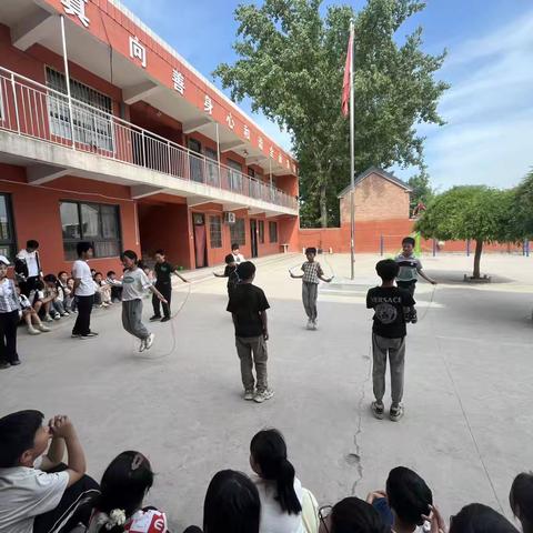 田氏镇第十二小学五一运动会：童梦飞扬，欢乐无“鸭”！