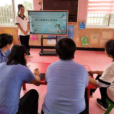 【后勤保育】“食”刻准备 呵护成长 ——北董幼儿园食堂人员工作会议