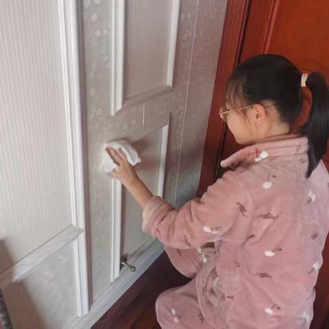 【“六爱”课程·爱师长 纳百川】孝老爱亲 从我做起——五一路小学教育集团 2019级1班寒假家风掠影