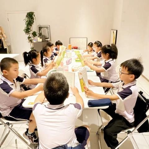 书香满溢，童声分享|东洲小学二(四)班青青园中葵“书海拾贝”小分队暑假读书分享