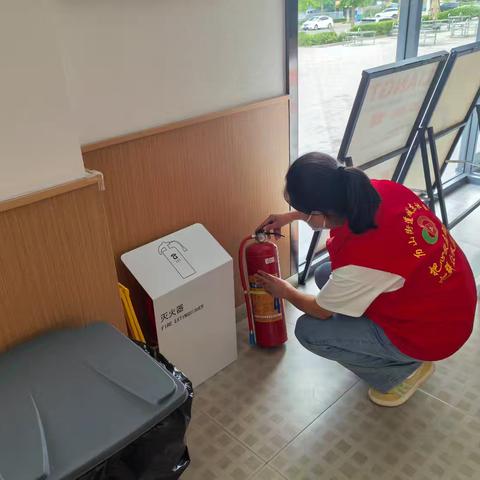 【城东社区】民生大小事 “沂心沂意”办|网格员风采：守好商户安全“防护网”