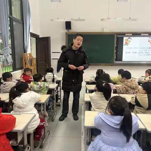 萌娃贴春联，趣迎幸福年  ——九江小学一（2）班