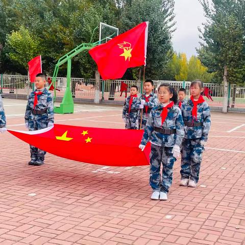 红领巾心向党  争做新时代好队员——青云小学开展升旗仪式暨入队仪式活动
