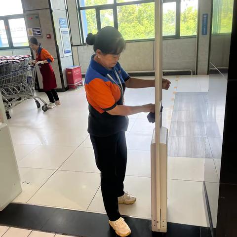 中百仓储金色港湾店2024年8月份防损优秀员工