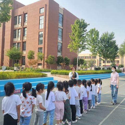 【幼小衔接】新泰市龙池幼儿园－－参观小学初体验 幼小衔接促成长活动之参观龙池小学