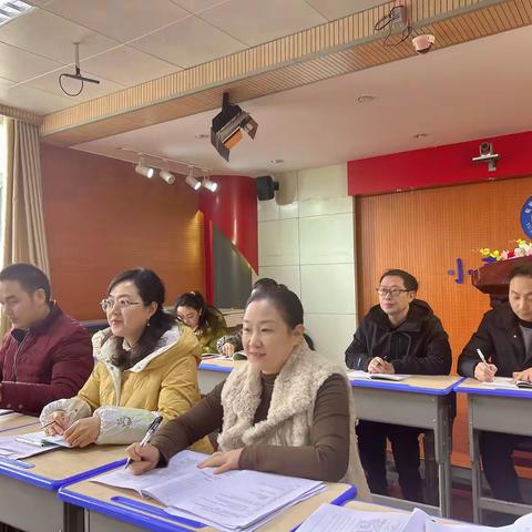 教坛新翼展风采  以赛促教助成长