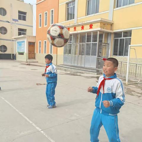 漳县新寺中心小学足球兴趣社团：活力与成长的舞台