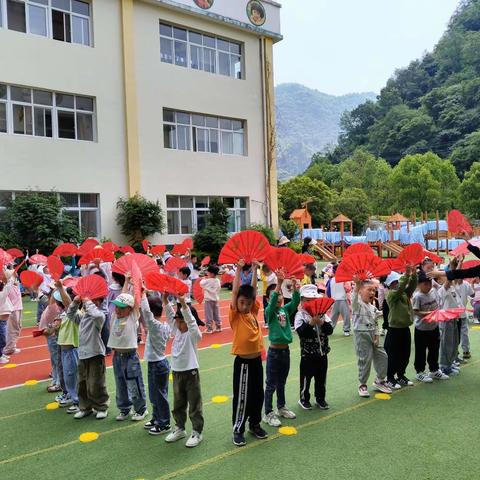 童年时光—— 城北幼儿园首届运动会                    大四班