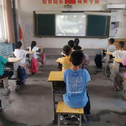 勿忘国耻     振兴中华                                  潭龙街道里七村小学