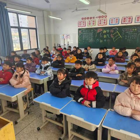 以爱为帆 逐梦前行——一十二班晨曦中队风采回顾