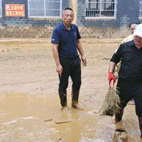 太拔中小党支部书记范国洪防汛救灾先进事迹