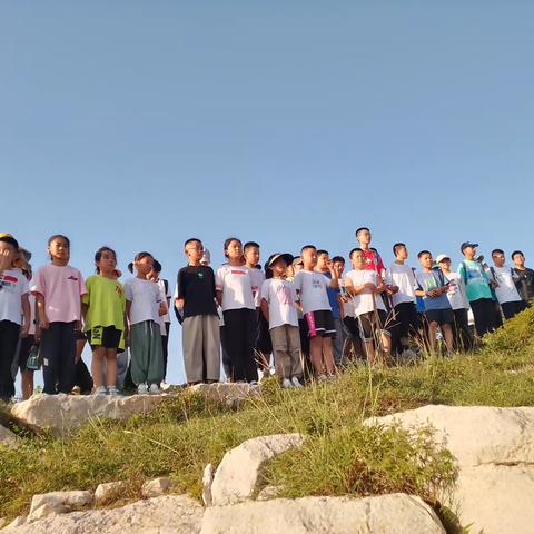 体验夏日，相约白佛山，植树造林，给今天勇敢的孩子们点赞