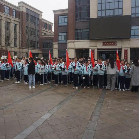 缅怀先烈 致敬英雄
                         —正阳街小学校清明祭奠活动