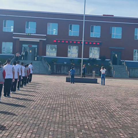 露水河镇中学消防安全演练