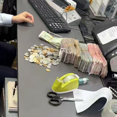 金融无小事，便捷兑零钞 建行水师营支行为周边居民提供零钞兑换服务
