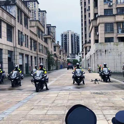 【筑牢安全防线👮 共建平安校园】——三清宝宝树幼儿园特警叔叔进校园活动