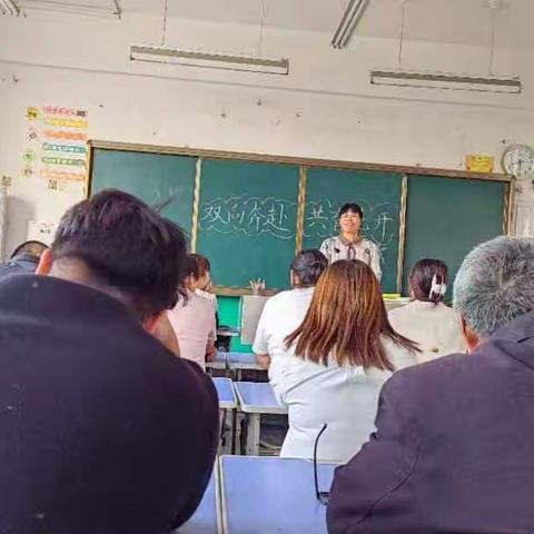 双向奔赴，共育花开              二年级一班家长会