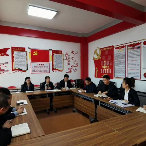 做“悦读”党员  建“书香”支部