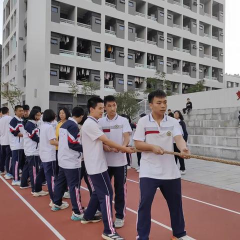 力“拔”山河，凝“绳”聚力——龙岩二中东山校区高一年段举行“趣味”拔河比赛