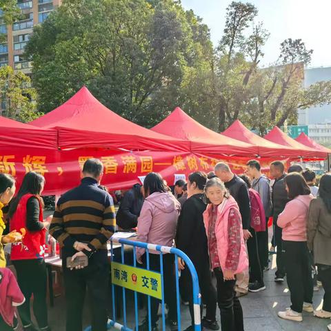 联韵新辉 墨香满园﻿ ﻿--樟树布社区迎新春送对联活动