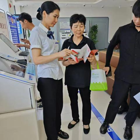 中原银行新蔡支行开展“中元节”文明祭祀宣传活动