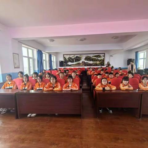 汤原县中小学校服着装规范指引 （试行版）