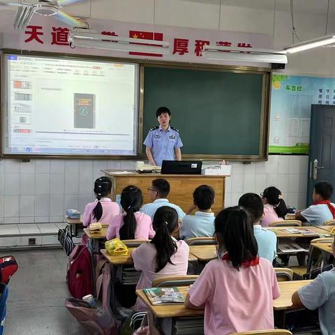 象山公安进校园 带来“反诈专题课”