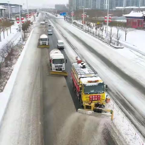 昼夜清雪保畅通  正定环卫在行动